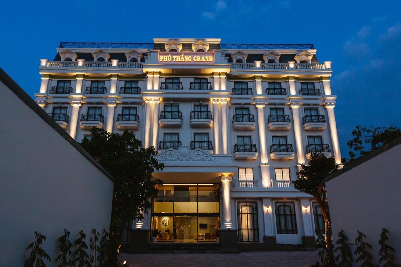 Phu Thang Grand Hotel Duc Hoa Exterior foto