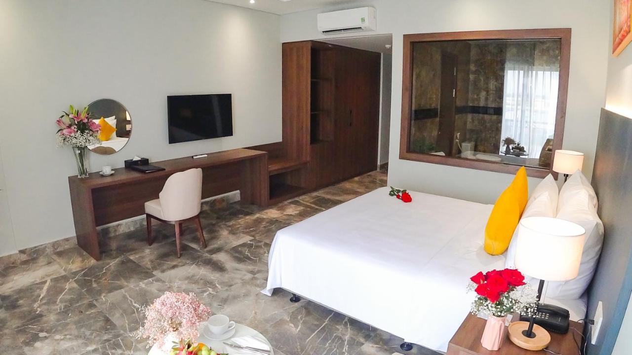 Phu Thang Grand Hotel Duc Hoa Exterior foto